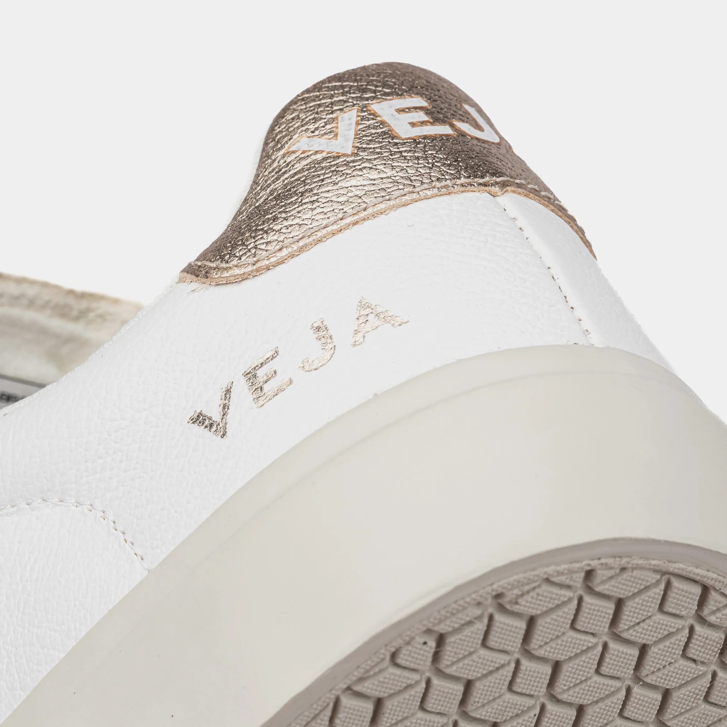 Campo Leather Womens Lifestyle Shoes (White/Gold)